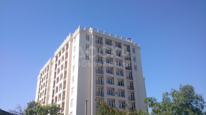 Продаю квартиру 3-ком., 103кв. м., этаж - 2/10, ул. Байтик Баатыра 7Б (р-н ЗАО "Дастан" физприборы),