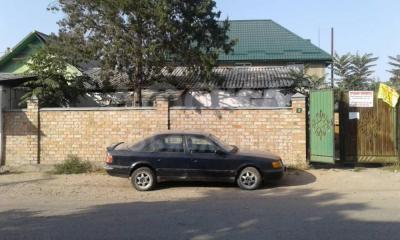 Продаю дом 5-комнатную100кв. м., этаж-1, 4-сот., стена кирпич, Рабочий городок.