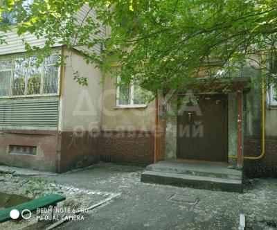 Продаю 3-комнатную квартиру, 58кв. м., этаж - 1/4, 10мкр.