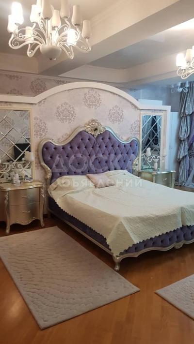 Продаю 3-комнатную квартиру, 220кв. м., этаж - 6/7, по Токтоналиева, парк Ата-Тюрк