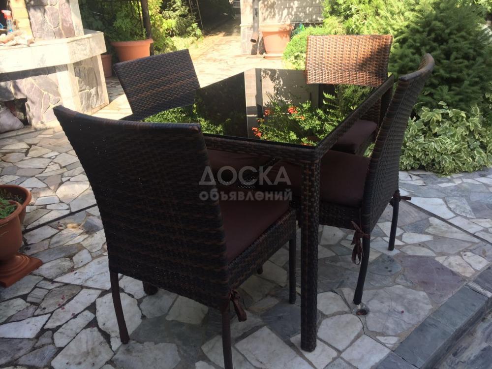 Столы и стулья