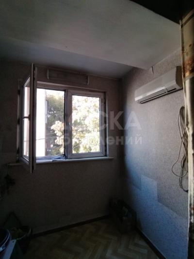 Продаю 2-комнатную квартиру, 42кв. м., этаж - 2/2, Бейшеналиева.