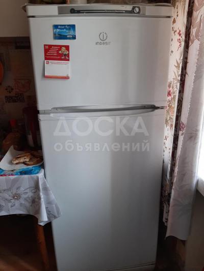 Продам холодильник Indesit