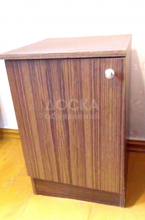 Две прикроватных тумбочки
