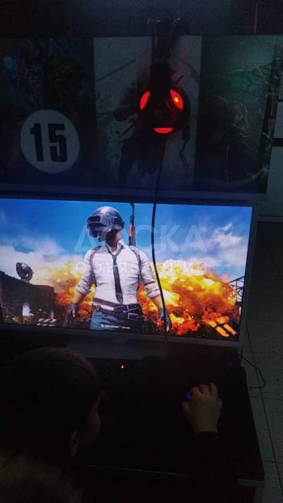 Продаю компьютерный клуб
19 шт комп
Компьютерный стол
Кресла