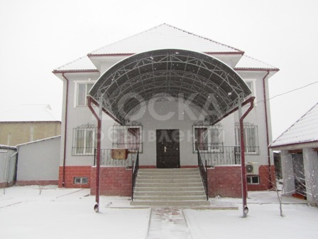 Продаю дом 8-ком., 390м2кв. м., этаж-3, 6-сот., стена кирпич, ж/м Алтын-Ордо..