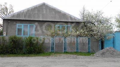 Продаю дом 4-комнатную 70кв. м., этаж-1, 7-сот., стена кирпич, с. Сокулук, ул. Ала-Арчинская, 23/а.