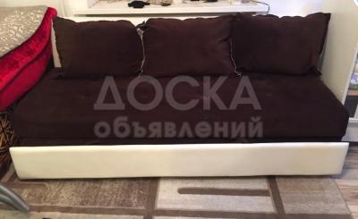 Продаю диван цвет темно коричневый совмещенный с белым так же в обеходе называют черно белый Шоколад !
Размер в собранном виде 190 см на 90 см
В раздвижном виде 190 на 160 см
Покупал месяц назад за 17 тыс 
Отдам за 7 тыс окончательно!!!
В мою комнату