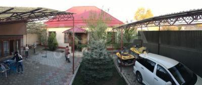 Продаю дом 4-ком. 123кв. м., этаж-1, 4-сот., стена кирпич, Профессора Зимы.