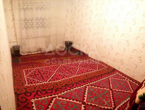 Продаю квартиру 2-ком., 43кв.мкв. м., этаж - 4/4, ахунбаева/белинка.