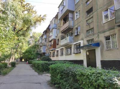 Продаю 2-комнатную квартиру, 42кв. м., этаж - 2/4, 9 мкр.