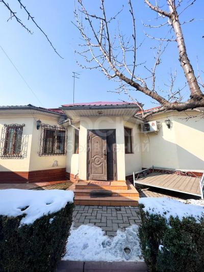 Продаю дом 5-ком. 260кв. м., этаж-1, 6.3-сот., стена кирпич, Жукеева Пудовкина /Медерова.