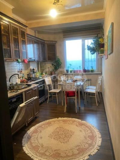 Продаю 3-комнатную квартиру, 102кв. м., этаж - 6/10, Аламедин -1.