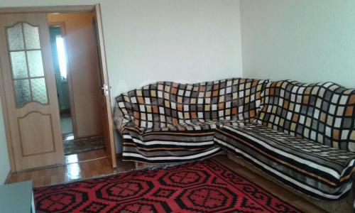 Продаю квартиру 2-ком., 50кв. м., этаж - 5/5, Суюмбаева/Боконбаева.