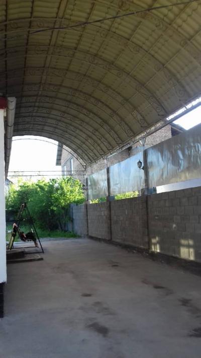 Продаю дом 5-ком. 75 кв/м кв. м., этаж-2, 4 -сот., стена саман, Район Пишпек Аммосова, 72.