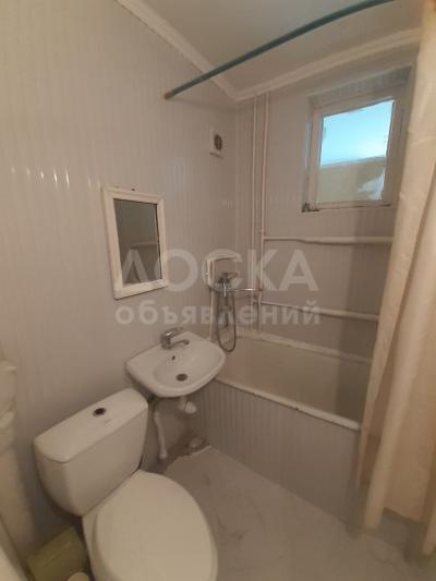 Продаю 2-комнатную квартиру, 44кв. м., этаж - 2/4, Ахунбаева\Абая.