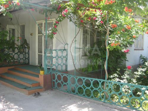 Продаю коттедж 7-ком., 96кв. м., этаж-1, 6-сот., стена ж/б панель, с. Сокулук ул. Торговая.