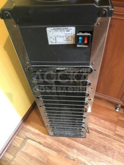 Продаю Диспенсер кулер для воды в отличном состоянии покупали за 250 долларов
