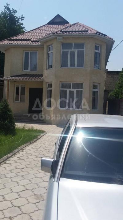 Продаю дом 6-ком., 186кв. м., этаж-2, 5-сот., стена кирпич, переулок Фабричный (Рабочий городок).