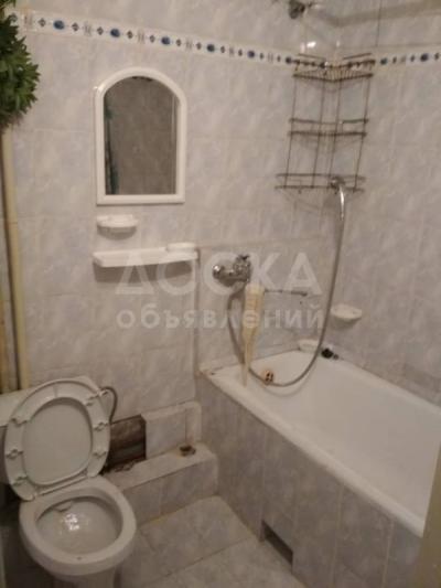 Продаю 2-комнатную квартиру, 45кв. м., этаж - 1/4, 8 микрорайон.