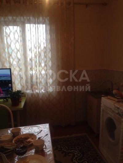 Продаю дом 4-комнатную 1кв. м., этаж-1, 7-сот., стена кирпич, военно антоновка.