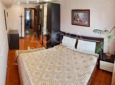 Продаю 3-комнатную квартиру, 68кв. м., этаж - 2/5, Токтогула 242, пересекает Молодая Гвардия.