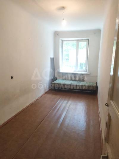 Продаю 3-комнатную квартиру, 53кв. м., этаж - 1/4, молодая гвардия токтогула.