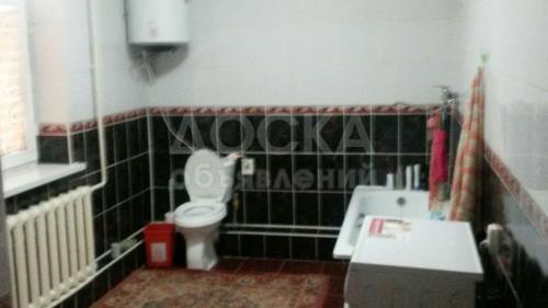 Продаю дом 6-ком., 1кв. м., этаж-2, 6-сот., стена кирпич, с. Лебединовка.