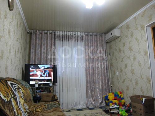 Продаю квартиру 2-ком., 40кв. м., этаж - 2/2, Бишкек.