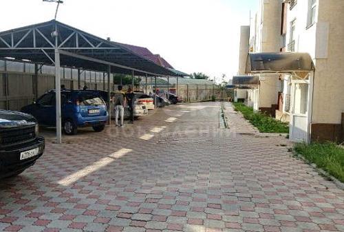 Продаю квартиру 2-ком., 46кв. м., этаж - 3/3, Баха Гагарина.