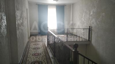 Продаю дом 7-ком. 470кв. м., этаж-2, 4-сот., стена кирпич, пер.Джольский 42.