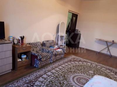 Продаю 1-комнатную квартиру, 45кв. м., этаж - 3/9,  мкр кок жар.