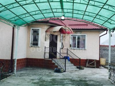 Продаю дом 4-ком., 1кв. м., этаж-1, 10-сот., стена кирпич, ж/м Алтын-Ордо.