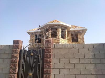 Продаю дом 7-ком., 300кв. м., этаж-3, 5-сот., стена кирпич, Ж/м Алтын Ордо.