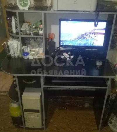 Продам компьютерный стол