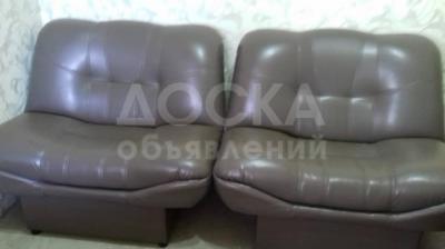 Продаю ! Новую, российскую, мягкую мебель из экокожи. Диван- конверт и два кресла, тумбу