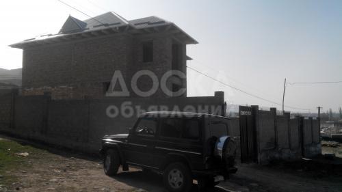 Продаю дом 7-ком., 190кв. м., этаж-2, 7-сот., стена кирпич, Орто-Сай, Ул.Иманалиева 145 .