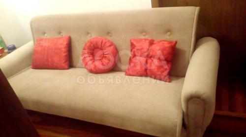 Срочно Диван и 2 кресла бежевая обивка