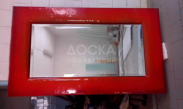 Зеркало в стеклянной раме