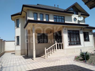 Продаю дом 10-ком. 350кв. м., этаж-3, 6-сот., стена кирпич, мкр Курманбек 20 улица дом 7.