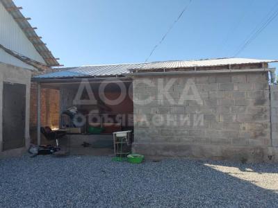 Продаю дом 5-ком. 117кв. м., этаж-1, 4-сот., стена кирпич, ж/м Ак-Ордо ул. Жайык Тор 28.