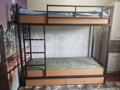 Двухъярусная кровать с матрасами. Б/у. Высота 180, ширина 90, длина 190.