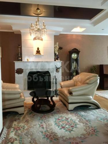 Продаю 4-комнатную квартиру, 178кв. м., этаж - 5/6, 7 микрорайон.