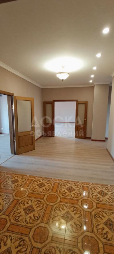 Продаю 3-комнатную квартиру, 190кв. м., этаж - 5/10, Токтогула/ Советская.