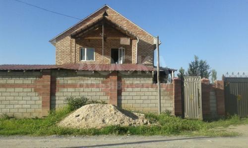 Продаю дом 6-ком., 200кв. м., этаж-2, 9-сот., стена кирпич, с.новопокровка.