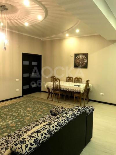 Продаю 3-комнатную квартиру, 114кв. м., этаж - 10/10, Тоголок Молдо - Киевская.