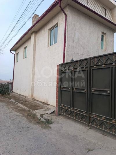 Продаю дом 10-ком. 129кв. м., этаж-2, 8-сот., стена кирпич,   Ак Орго. .