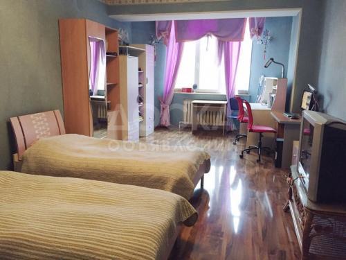 Продаю квартиру 3-ком., 151кв. м., этаж - 2/7, Центр.