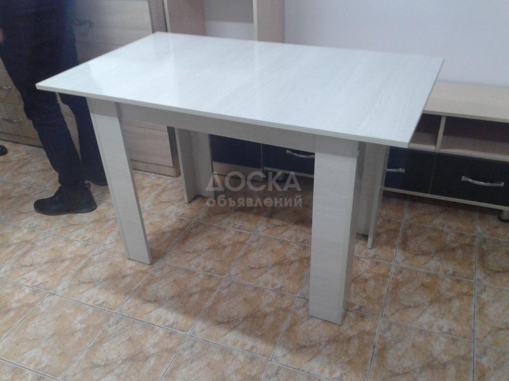Стол +4 табуретки=3500 сом.Новые.
