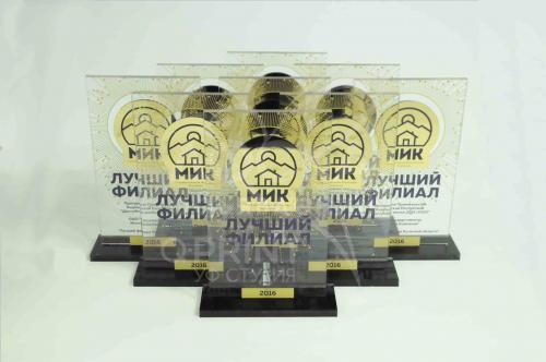 Графические сувенирно наградные статуэтки, медали, подарки.